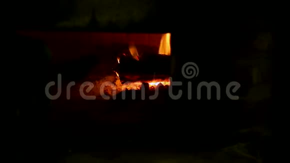 男士烘焙开胃的阿贾兰卡查普里传统格鲁吉亚美食餐厅视频的预览图