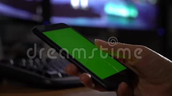 智能手机上的绿色屏幕视频的预览图