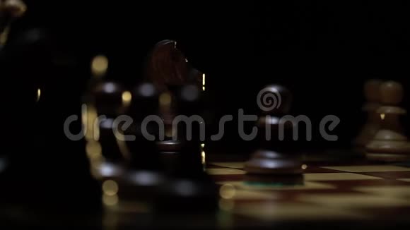 棋盘和象棋木马的动作视频的预览图