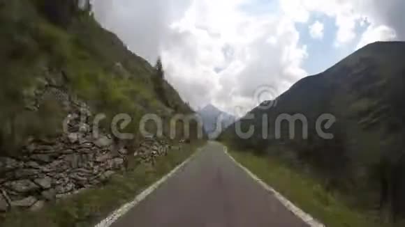 席尔帕里奥意大利时间流逝驾驶镜头车辆点视从Vivione山口开车到Schilpa视频的预览图
