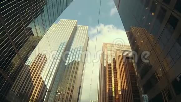 大城市的摩天大楼和建筑物银行业金融区视频的预览图