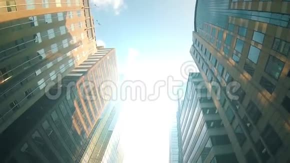 银行区的摩天大楼和建筑物视频的预览图