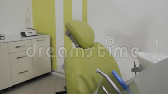 现代牙科治疗牙医专用设备视频的预览图