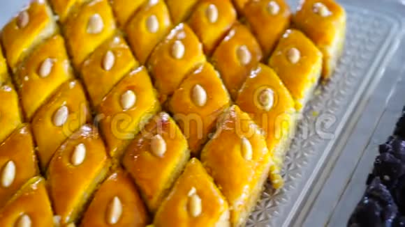 犹太土耳其阿拉伯阿塞拜疆传统民族甜点宏观的有选择的焦点东方糖果东方糖果视频的预览图