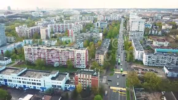 大城市春天鸟瞰图明斯克城市景观视频的预览图