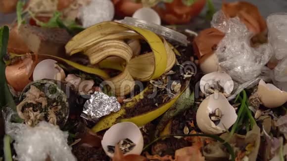 有机厨房杂物剩菜多种食物和无机废物视频的预览图