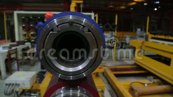 工厂金属轧制生产线视频的预览图