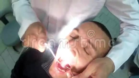 口腔医学中心牙科牙齿检查视频的预览图