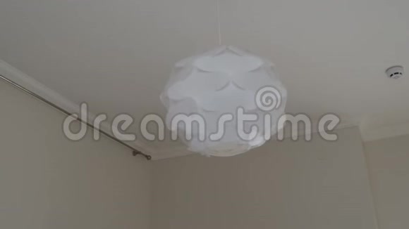 单个圆形装饰吊灯带灯视频的预览图