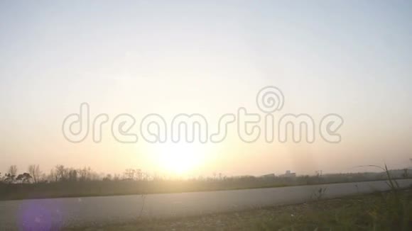 日落自行车骑手视频的预览图
