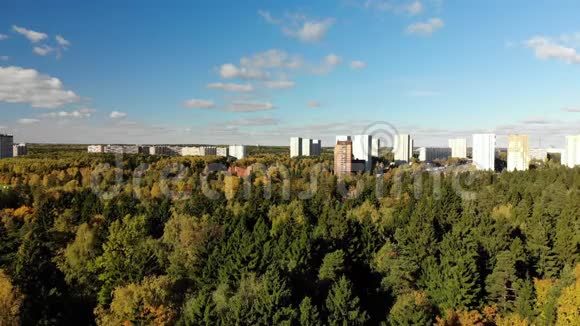 俄罗斯莫斯科被森林包围的睡眠区视频的预览图