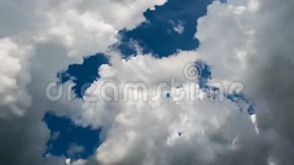 乌云与天空的时间流逝视频的预览图