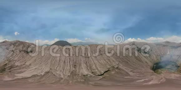 活火山与火山口BromoJawa印度尼西亚vr360视频的预览图