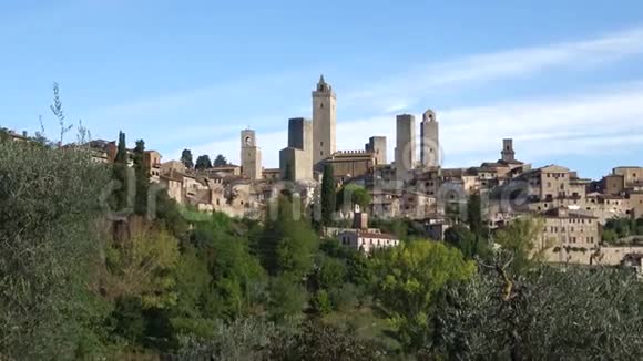 中世纪圣吉米尼亚诺塔的景色九月的早晨意大利视频的预览图