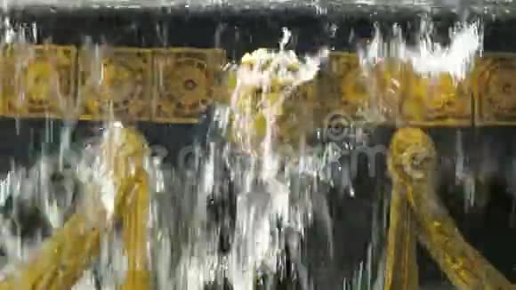 欧洲巴洛克风格的喷泉视频的预览图
