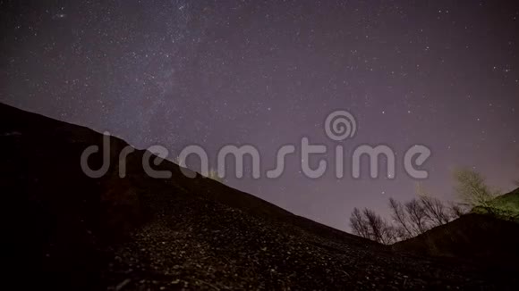 夜间时间的推移背景是堆积如山的矿物视频的预览图