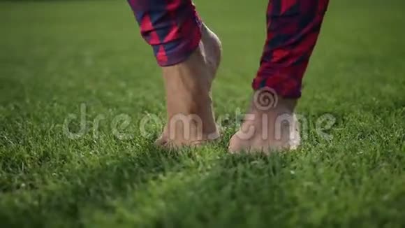 美腿做脚尖热身运动视频的预览图