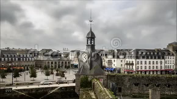 时光流逝古老坚固的法国港口城市视频的预览图