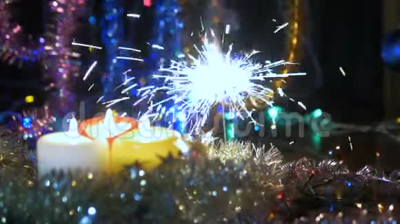 圣诞节的火花新年的灯光闪烁节日烟花视频的预览图