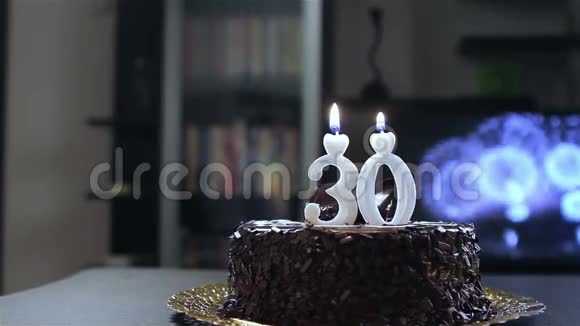 年轻人的生日视频的预览图