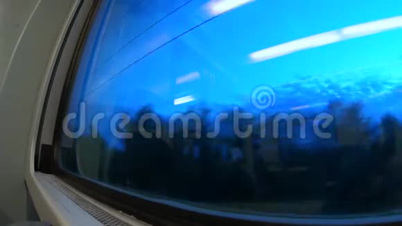 4k日出时间过去过境时从火车窗口看意大利南部视频的预览图