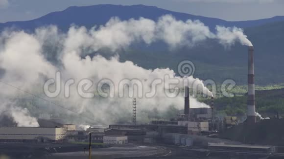 来自工业工厂的空气污染视频的预览图