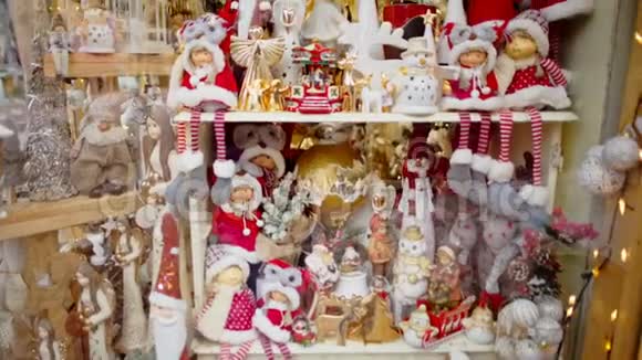 圣诞装饰和宝布尔的全景铃铛雪人天使星星等视频的预览图