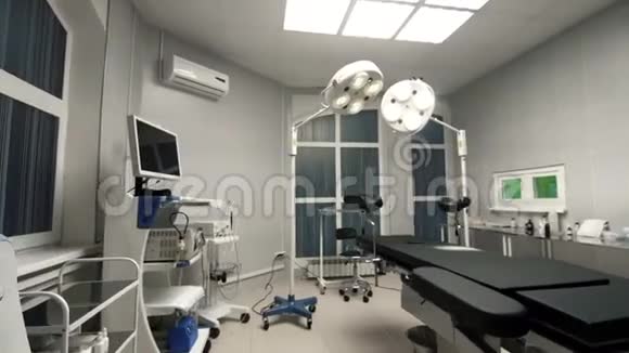 医院现代手术室内部背景回顾视频的预览图