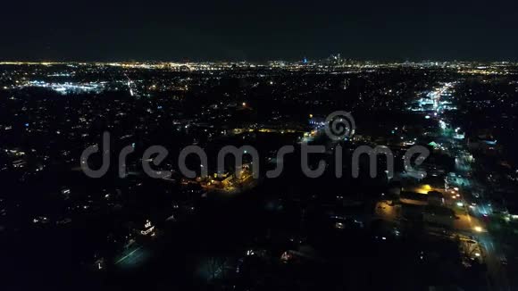 夜间飞行小镇费城天际线视频的预览图