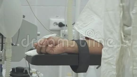 医院里的手术手臂视频的预览图