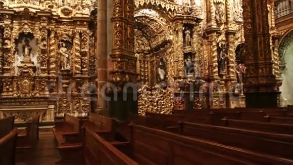 葡萄牙波尔图的旧金山教堂内部视频的预览图