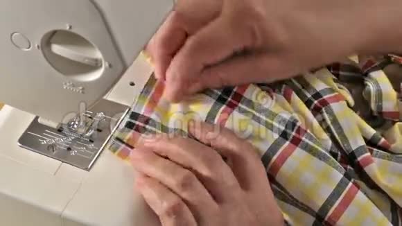 家庭缝纫视频的预览图