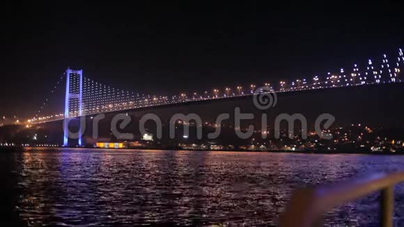 博斯普鲁斯大桥之夜视频的预览图