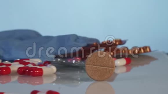 碑卷在各种药物之间刻着药概念慢莫视频的预览图