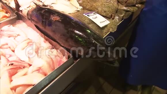 超市里的生鱼肉视频的预览图