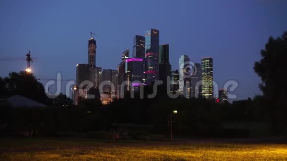 商务中心夜景4K莫斯科视频的预览图