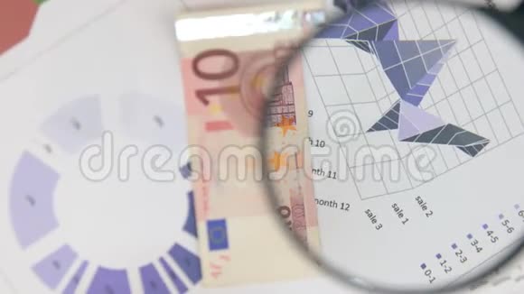 旋转十欧元用放大镜增加视频的预览图