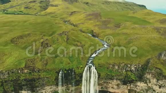 冰岛瀑布Seljalandsfoss在美丽的冰岛景观视频的预览图