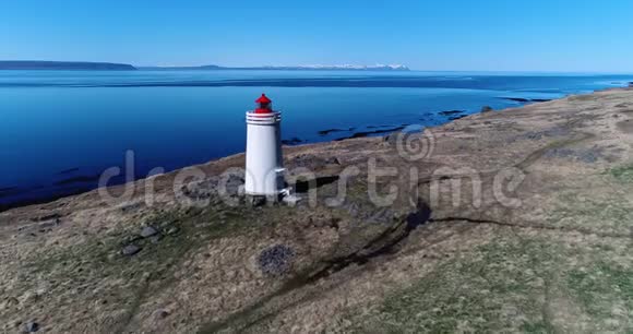 斯卡尔斯维蒂灯塔和米德夫乔杜尔在美丽的一天瓦滕斯半岛北部冰岛视频的预览图