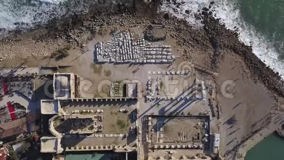 阿波罗神庙废墟的空中镜头视频的预览图