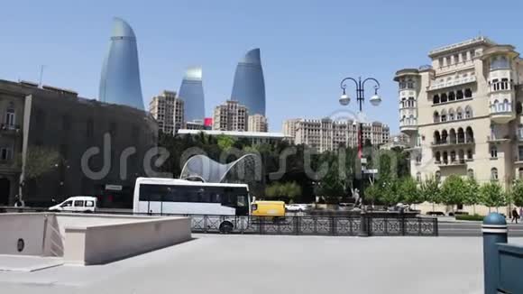 巴库又高又漂亮的蓝色摩天大楼阿塞拜疆首都巴库著名的火焰塔视频的预览图