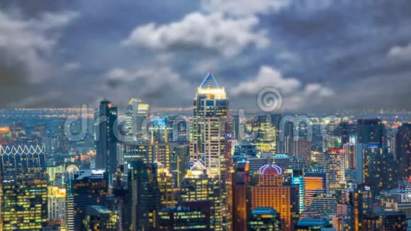 曼谷著名的夜间摩天大楼视频的预览图