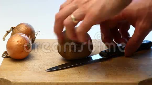剥皮甜菜根视频视频的预览图