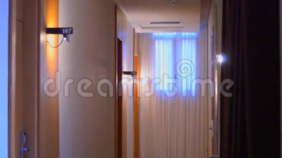 有房间的可怕的酒店走廊视频的预览图