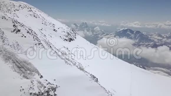 美景雪山山顶景观令人惊叹的冬季景观视频的预览图