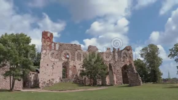旧城堡的废墟时光流逝视频的预览图