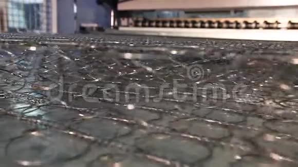 弹簧框架为床垫生产家具弹簧为床垫块机器为生产视频的预览图