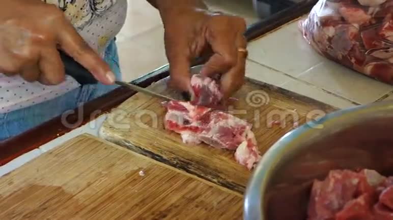 西印度咖喱切牛肉视频的预览图