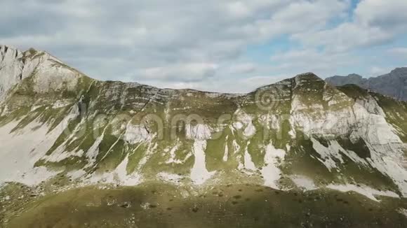 山野山景美鸟瞰库存令人惊叹的空中景色视频的预览图