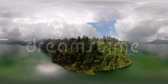 印度尼西亚巴厘岛山区湖泊视频的预览图